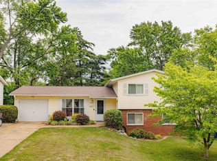 11000 Saxonhall Dr, Bridgeton, MO 63044