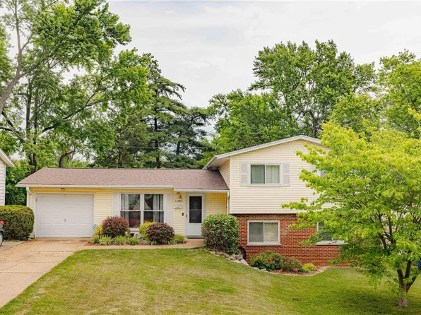 11000 Saxonhall Dr, Bridgeton, MO 63044