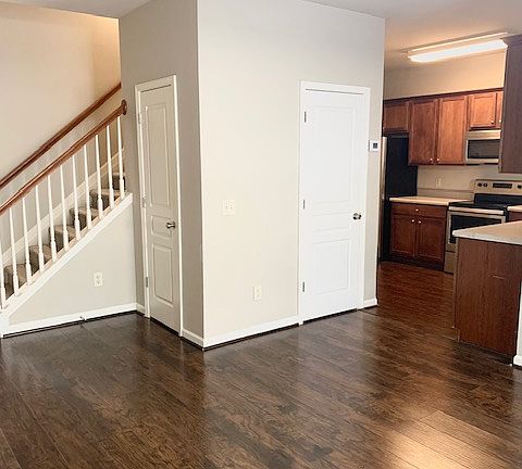 3rd image of 2189 Oakland Grove Pl