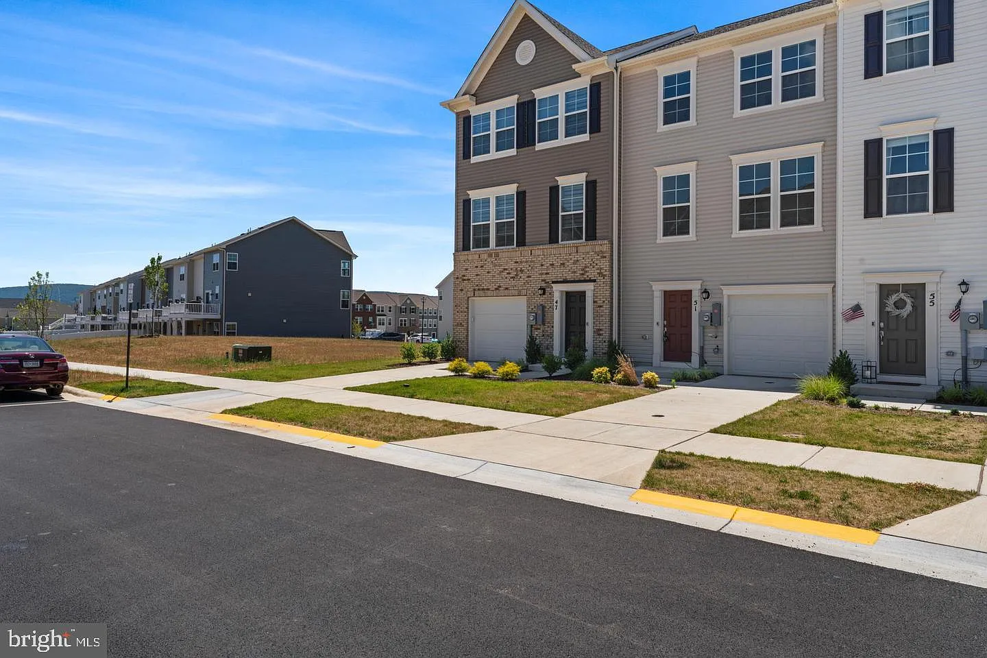 3 bed, 3.5 bath, 1922 sqft, $2,100 — Photo 3
