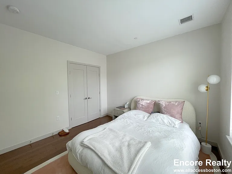 21 Gibbs St #204 — Photo 13