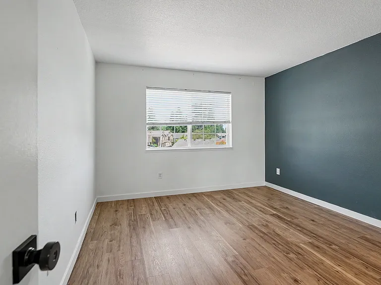 5260-5262 Springcrest Dr S — Photo 24