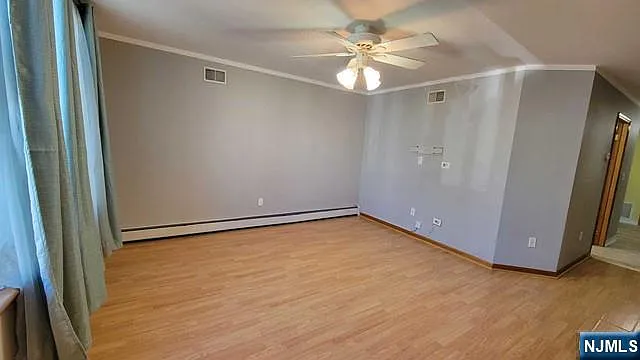 426 Grace Ave — Photo 3