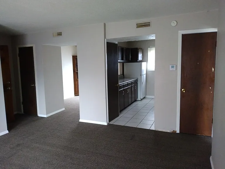320 E State St #7 — Photo 3