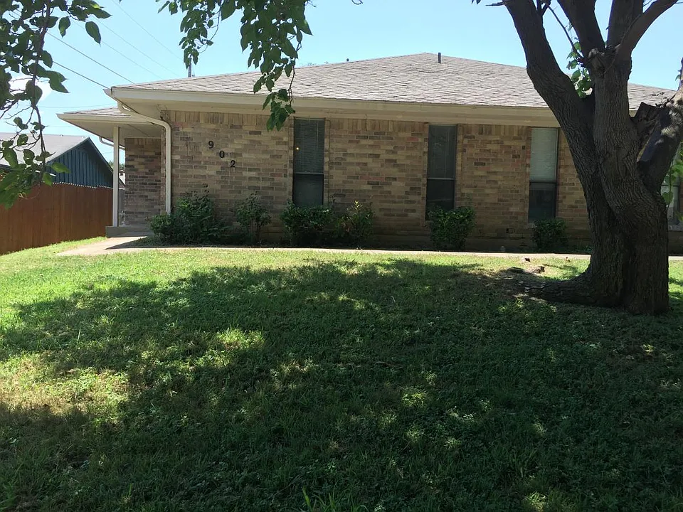 908 Bluebird Dr