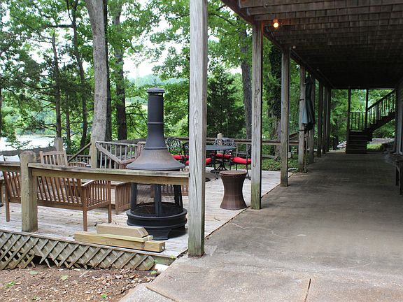 5th image of 760 Barrett Rd