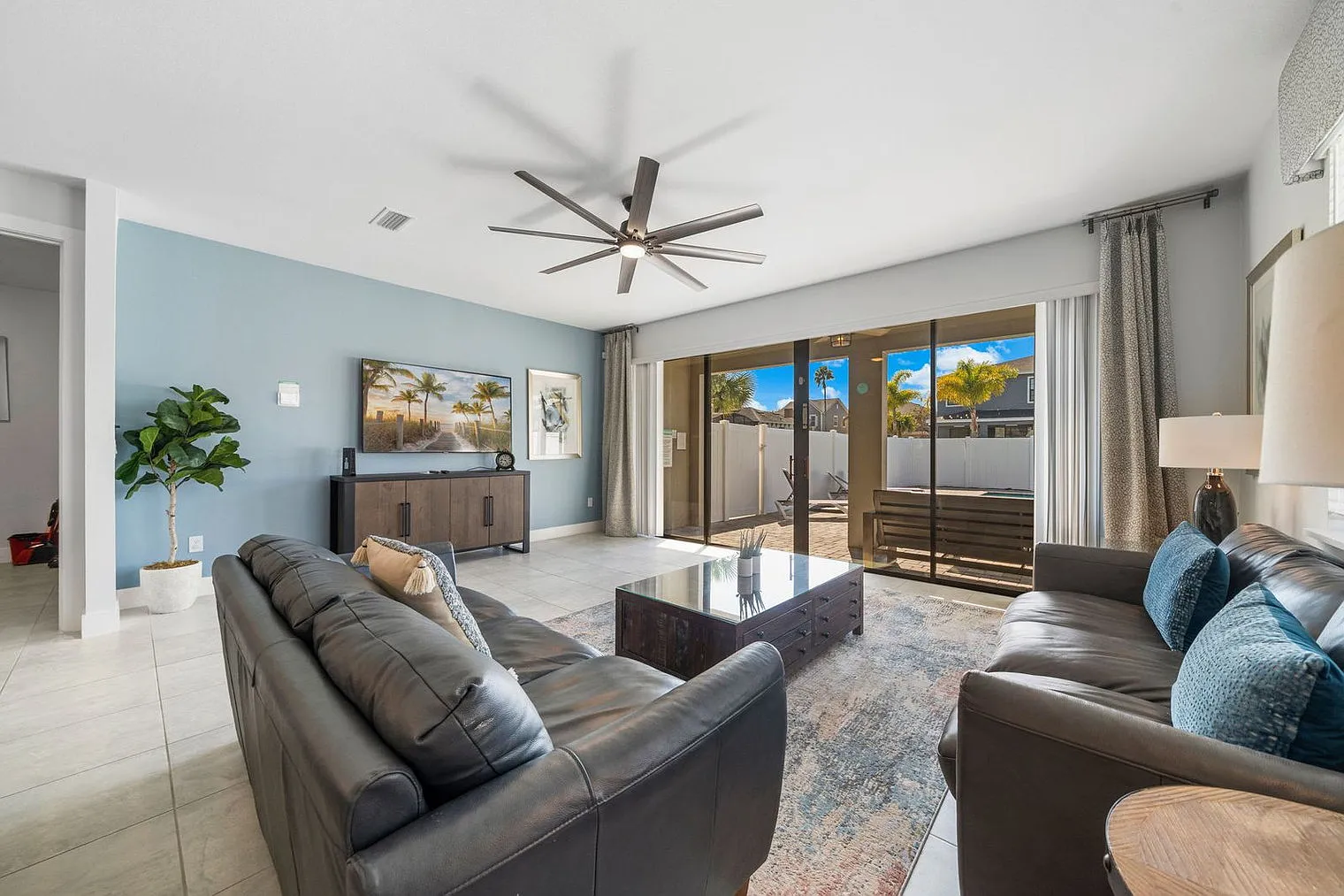 6 bed, 5.0 bath, 3304 sqft, $5,744 — Photo 2