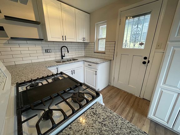 3rd image of 1298 Woodland Ave