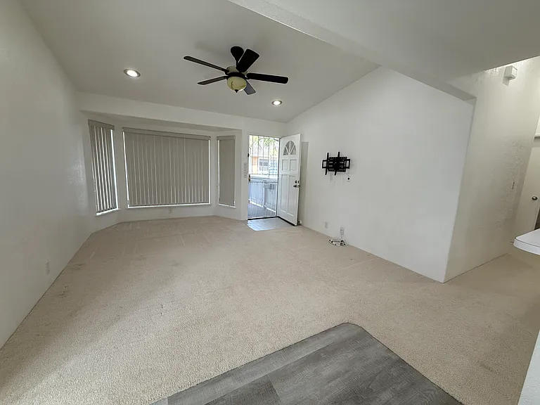 528 Mananai Pl #T — Photo 2