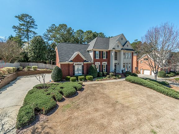 3rd image of 2545 Lynshire Ln