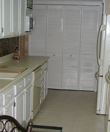 Kitchen with W&D door close. 