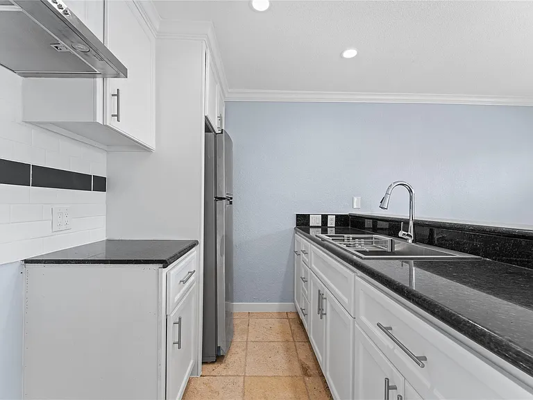 8118 Albacore Dr #7 — Photo 1