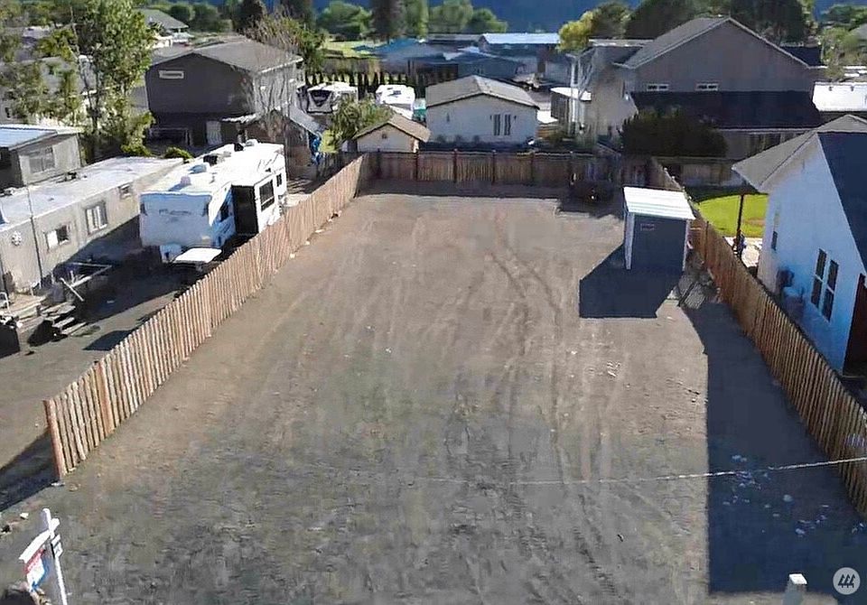 1st image of 826 SW Chukar Place