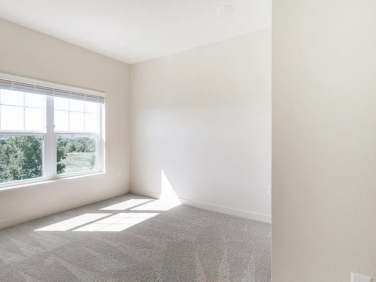 Bentley Commons — Photo 9