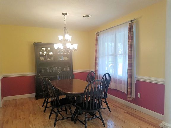 4th image of 601 Armstrong Dr
