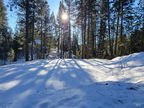 230 Ponderosa Ln, Cascade, ID 83611