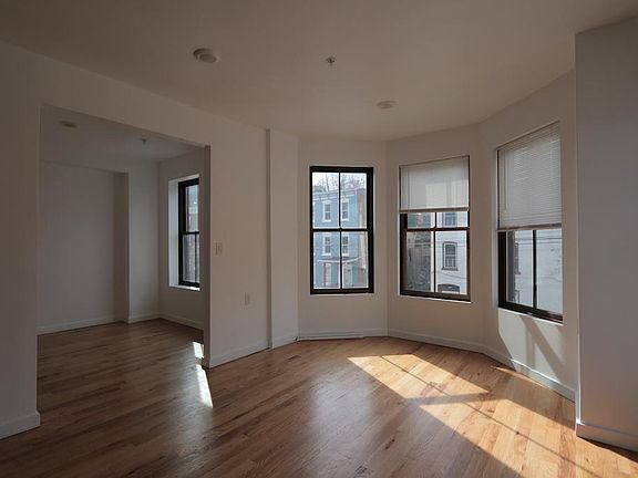 3rd image of 120 Johnston St APT 2