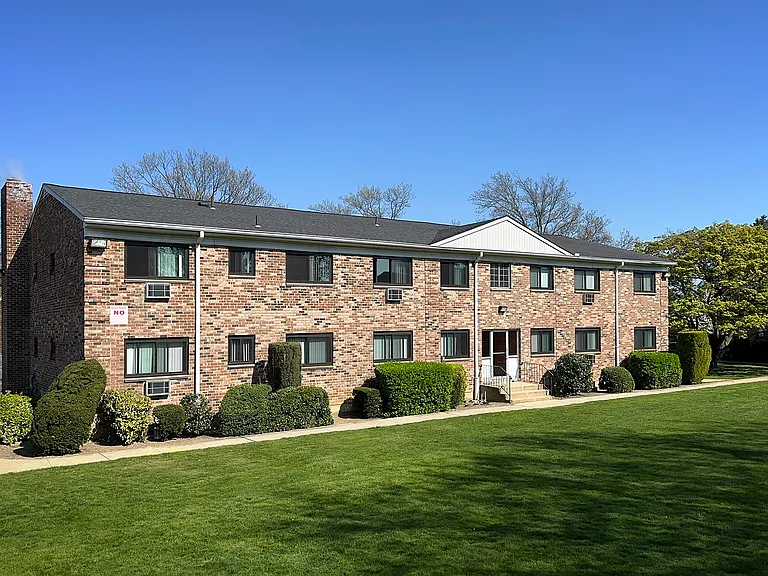 Fairfield Hedges at Bay Shore — Photo 7
