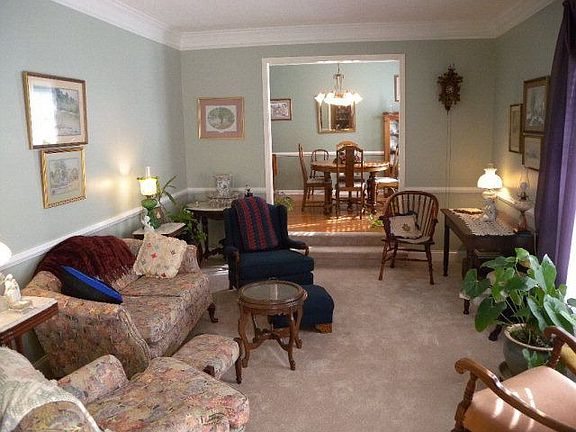 3rd image of 214 Brooks Dr