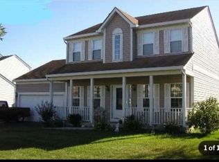 1071 McPhee Dr, Lake In The Hills, IL 60156