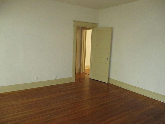 3rd image of 925 Harrington Ave #B3