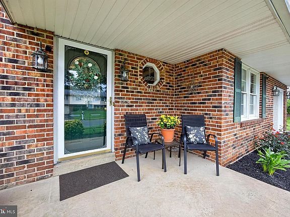 2nd image of 2621 Boxwood Dr