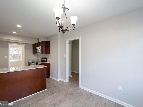 5th image of 212 Westdale Dr