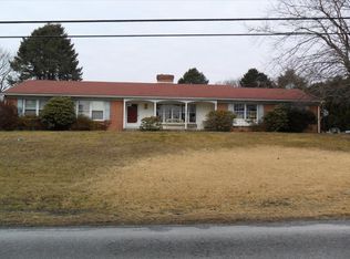 155 Hill Rd, New Holland, PA 17557