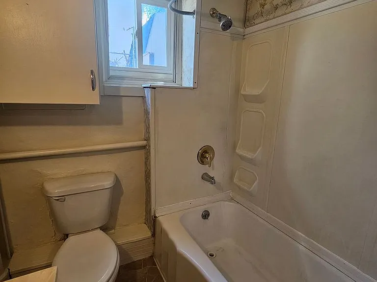 414 E Philadelphia St — Photo 15