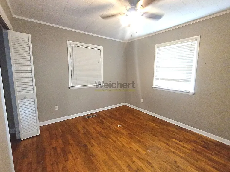 809 Thomas St — Photo 10