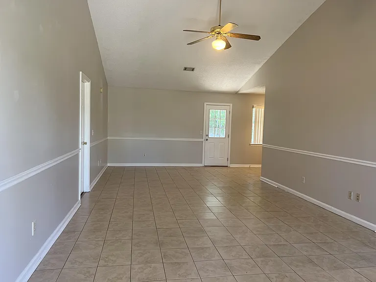 753 Melissa Dr — Photo 2