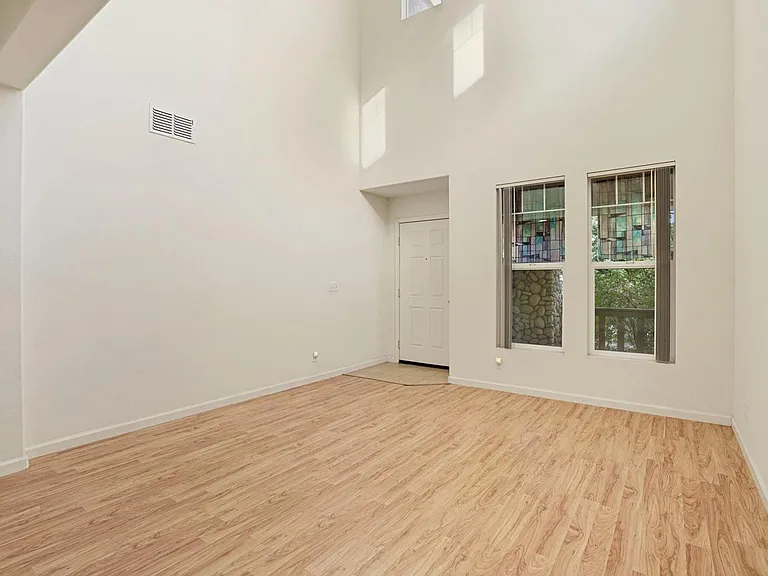 2390 Gibralter Ln — Photo 5