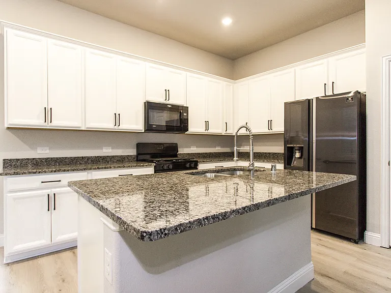 7504 Palisades Dr — Photo 4
