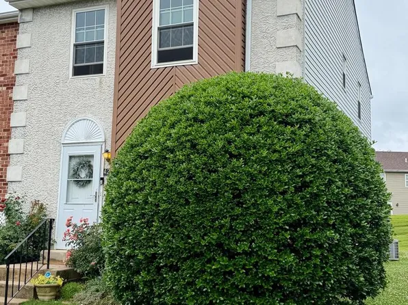 428 Cedarcrest Ln #8, Aston, PA 19014