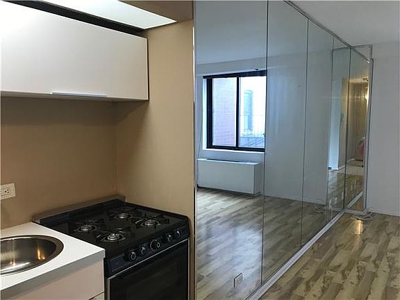 3rd image of 300 E 62nd St APT 605