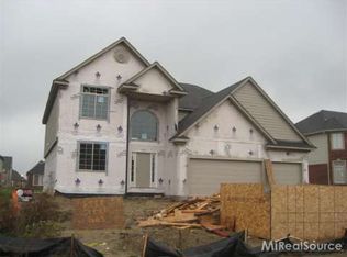 19479 Elkhound Dr, Macomb, MI 48044