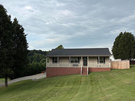 2nd image of 1101 Greenbriar Rd