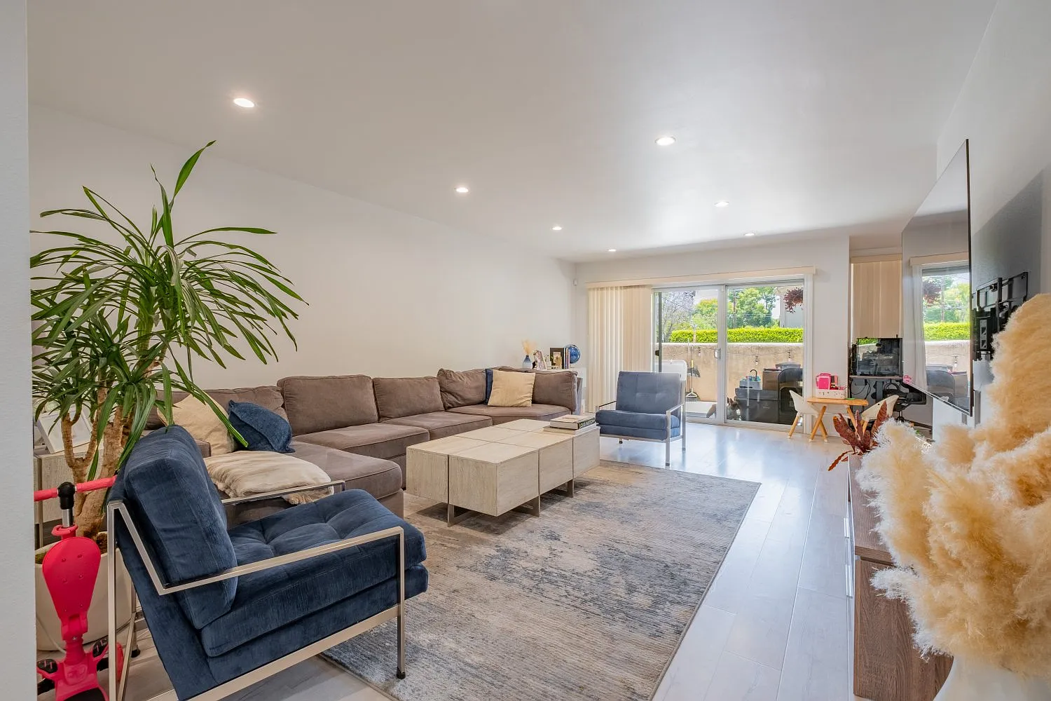 2 bed, 1322 sqft, $3,500 — Photo 3