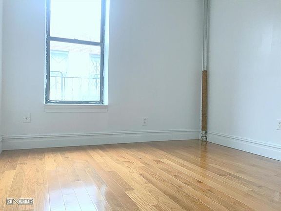 3rd image of 44 Pinehurst Ave APT 4E