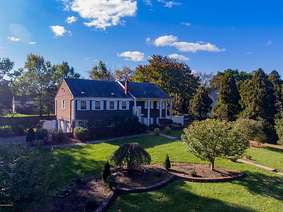 3rd image of 239 Plymouth Dr