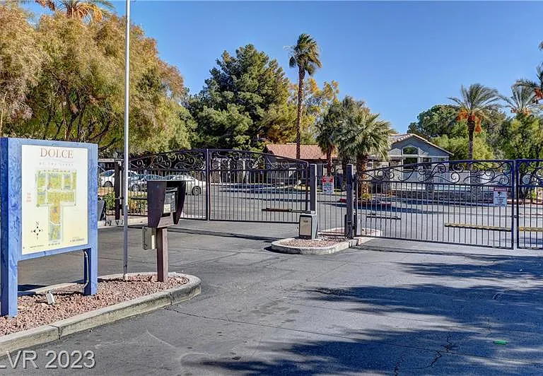 2750 S Durango Dr — Photo 30