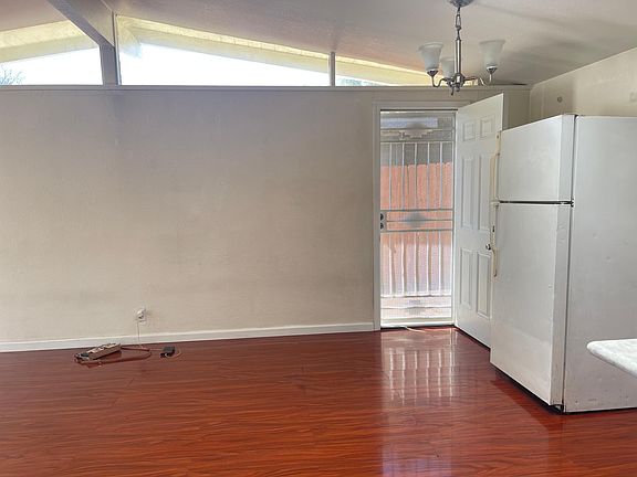 4th image of 1306 Sandia Ave