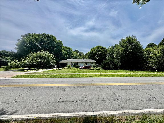3rd image of 717 W Lee Ave