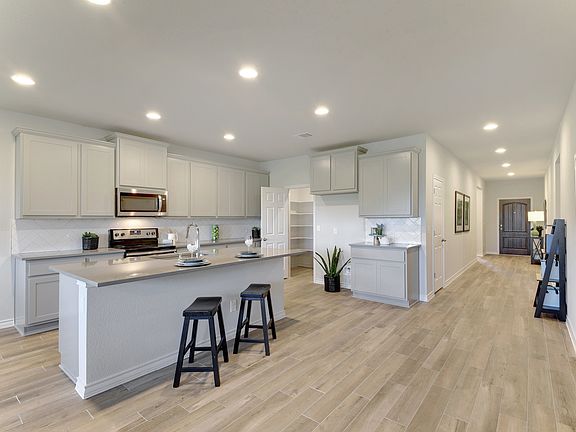 2nd image of 509 Platinum Ln