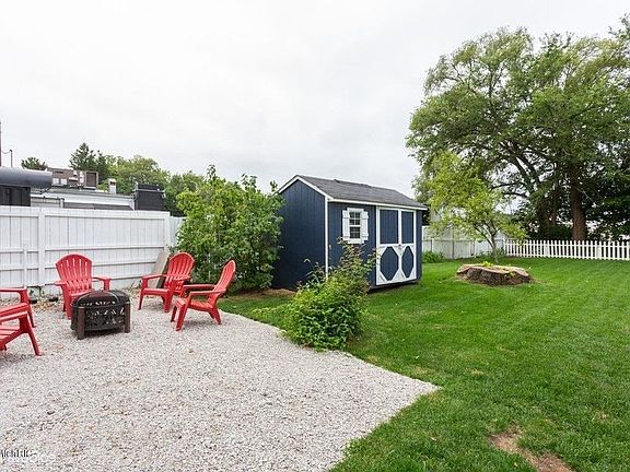 Image 2: 10_16NTownsend_26_BackYard_LowRes