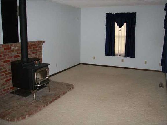 4th image of 303 S Washington St