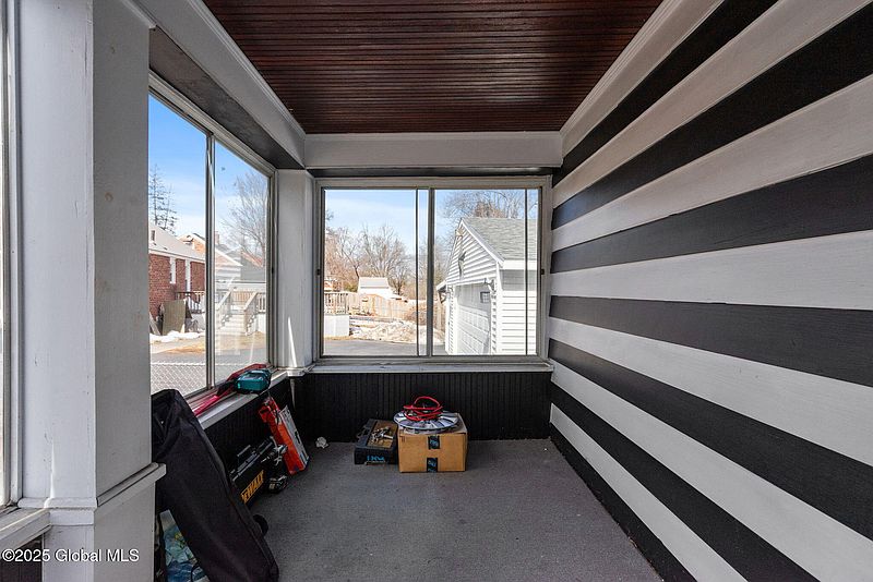 5th image of 2075 Curry Road