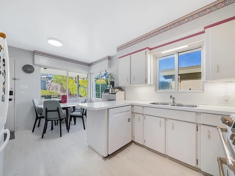 2349 Rosedale Dr — Photo 4
