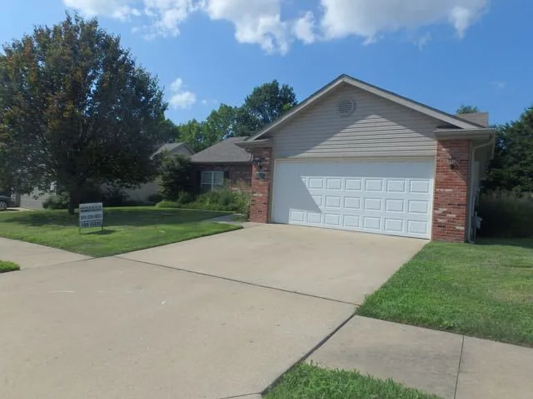 2303 Silver Leaf Ct — Photo 2