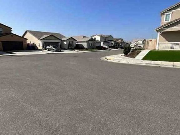Exterior Neighborhood (street photo)